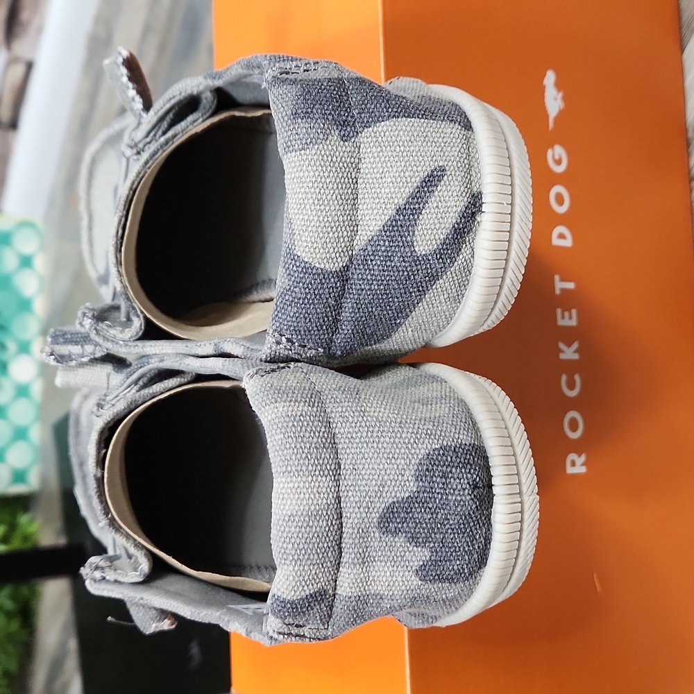 NIB Rocket Dog Grey Camo Slip-On Sneakers - Women's Size 8 - Maddy - Picture 7 of 9